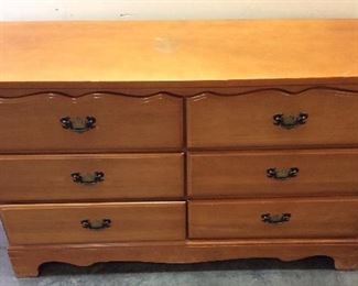 VINTAGE CHEST OF DRAWERS