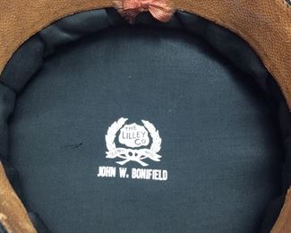 ANTIQUE/VINTAGE LILLEY COMPANY MILITARY CAP, 13L RIFLE CROSSING BADGE