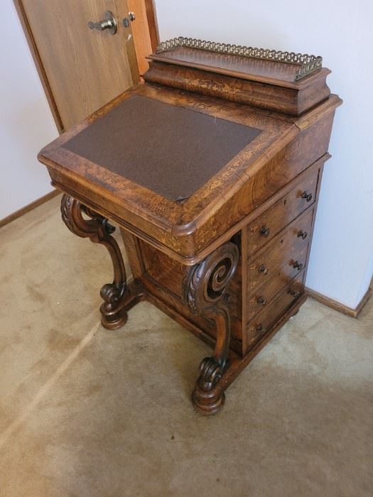 Beautiful Inlaid Desk With Drawers on Both Sides.