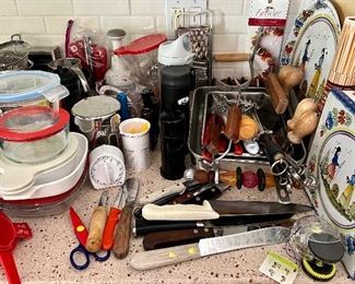 Assorted Kitchenware 