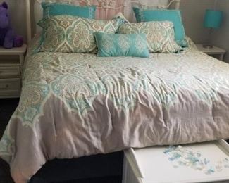 Pretty king bedding