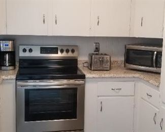 Nearly new Frigidaire electric range