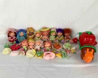 MACA222 Vintage 1979 Strawberry Shortcake Friends