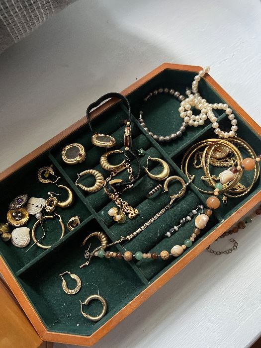 Chestnut Hill Estate Sales in Chestnut Hill, MA