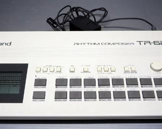 Roland Rhythm Composer TR-626, Powers On