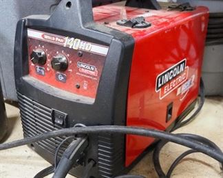 Lincoln Electric Weld Pak 140 HD With Carbon Dioxide Argon Tank And Wire