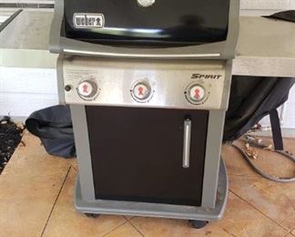 Weber Spirit grill (uses NATURAL GAS, not propane) in excellent condition