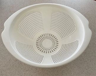 White colander,  was $5, NOW $4