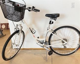 Specialized bike w/ basket,  *LIKE NEW!   $195