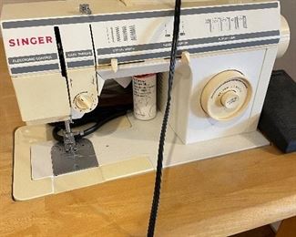 Additional view of singer sewing machine