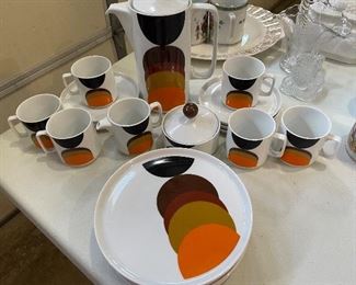 Vohenstrauss Johann Seltmann retro "Vintage Harness", vintage colors of brown, orange and black, 21 piece set, was $125, NOW $85