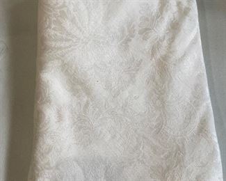 1 white round tablecloth,  $8