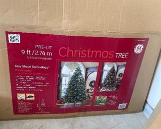 9 1:2’ pre-lit Christmas tree