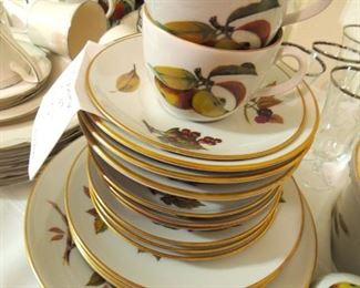Royal Worcester Eversham - (4) 25 piece dinnerware sets