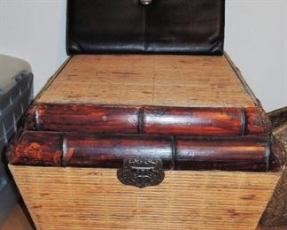 Wicker side table / basket