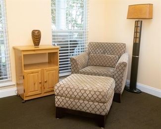 Berkeley Arm Chair by The Charles Stewart Company H32.5" W31.5" D35" 21.5" Seat

Berkeley Tapered Bun Foot Ottoman by The Charles Stewart Company H17" W32" D31"