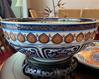 Large vintage Japanese Imari porcelain bowl