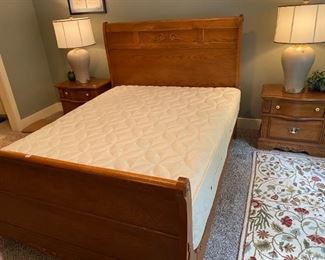 Oak queen bed with 2 bedsides and large dresser with mirror
