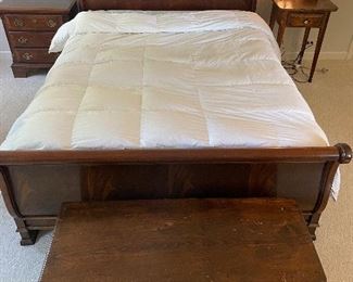 Sleigh bed
