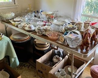 Assorted pottery and glassware 