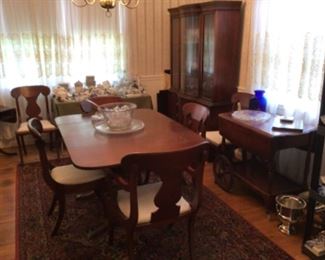 Beautiful Dining Table with 6 Chairs