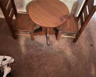 doll table and chairs