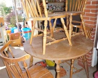 round table and chairs