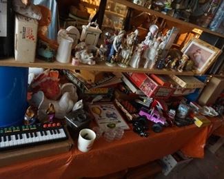 figurines, keyboard