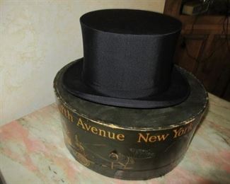 ANTIQUE MEN'S TOP HAT DOBBS FIFTH AVENUE NEW YORK WITH ORIGINAL BOX EXCELLENT SHAPE.