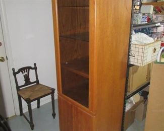 SOLID OAK DISPLAY CASE IN EXCELLENT CONDITION 20" X 23" X 75"