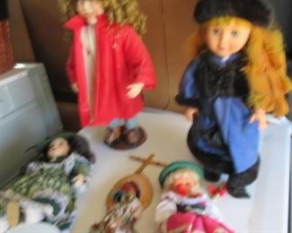 4 VINTAGE PORCELIAN DOLLS AND 1 STRINGED PUPPET ALL IN EXCELLENT CONDITION