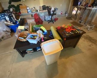 table with lifting trucks