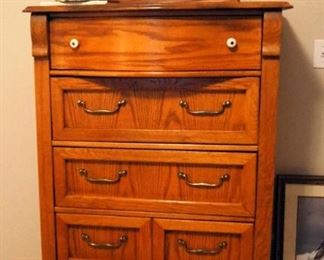 Vintage Keepsake Pulaski Furniture 5-Drawer Gentlemans Chest Dresser With Tilt Mirror, 72" x 36" x 20"