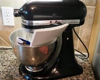 Kitchen Aide Electric Stand Mixer With Accessories