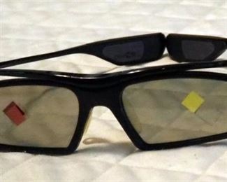 Samsung 3D Blu Ray Disc Player, Model BD-D6100C, 3D Glasses, Qty 2 Pair, And Samsung BN59-01134B Remote Control With Qwerty Keyboard