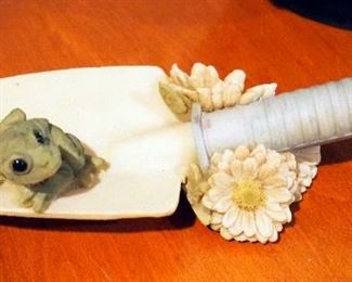 Cast Resin Tabletop Bird Bath, 9.5" x 10", Resin Garden Shovel With Frog, And Brass Sleeping Frog