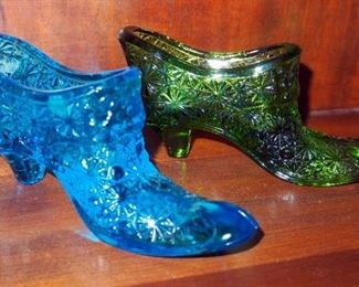 Fenton Art Glass Pink And Purple Glass Shoes And Turquoise And Green Glass Shoes Unmarked, Total Qty 4