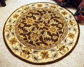 A Home Rumi Collection 4' Round Wool Rug