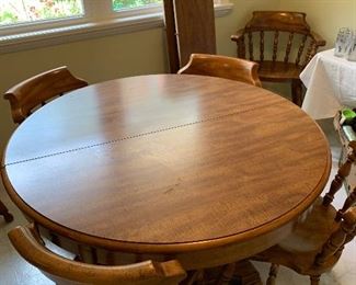Solid wood vintage kitchen table with 2 leaves and 6 chairs 