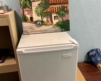 small office/dorm size refrigerator - very clean - like new