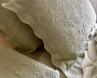 Full size mattelasse spread, 3 standard shams (pilllows available separately)