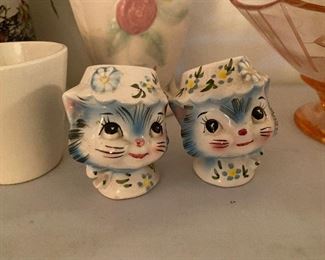 Cute cat Salt & Pepper shakers