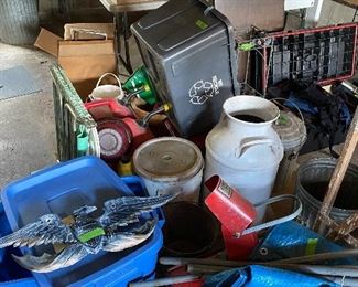 Assorted garage items