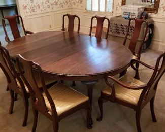 Expandable Table with Chairs