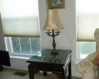 Asian style end table w/lamp