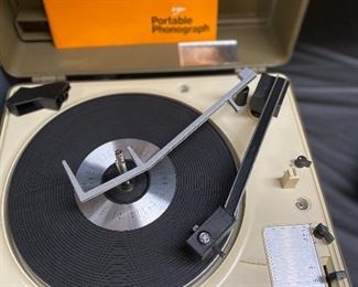 Vintage GE Portable Phonograph 
