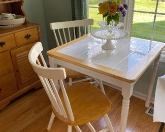 Square Kitchen table w/Chairs 