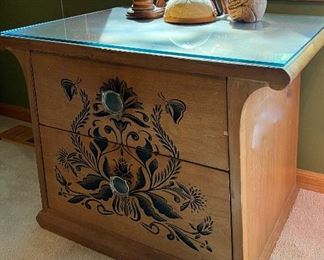 MCM side table with glass top by Drexel (MCM doodads on top)