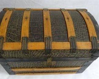 14X11 SALESMAN SAMPLE CAMEL BACK TRUNK