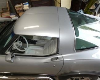 CLOSEUP T-TOP 1978 CORVETTE